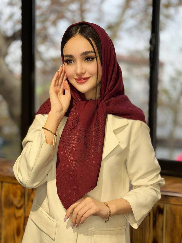 روسری حریر ژاکارد گل برجسته قواره120