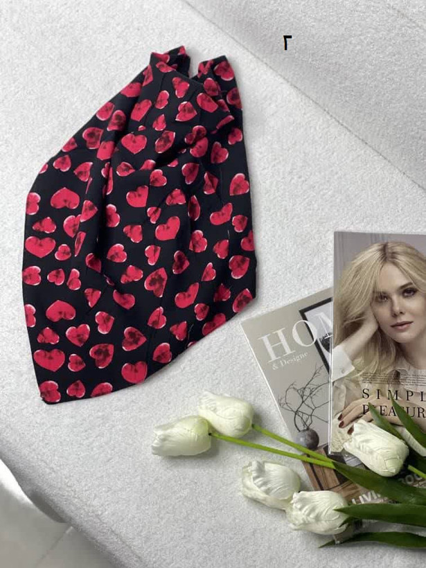 روسری دخترانه قرمز مشکی